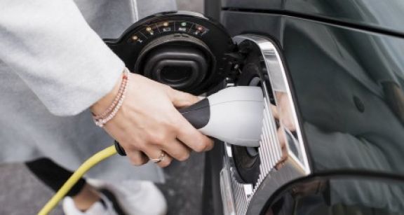 Voiture de fonction : faut-il passer à l’électrique ?