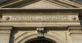 Greffiers de tribunal de commerce : indemnité pour suppression d’un office