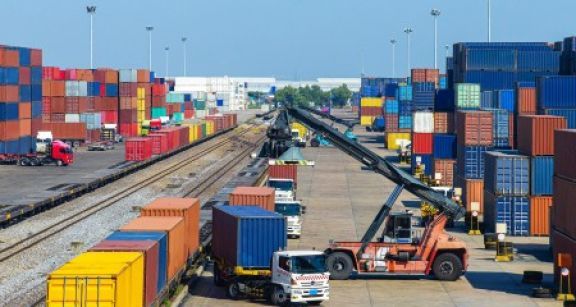 En 2021, le solde commercial de la France s’est établi à -84,7 Md€