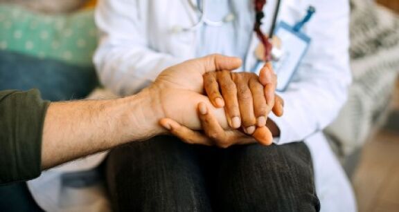 Professionnels de santé : un 5 plan national des soins palliatifs tourné vers la ville