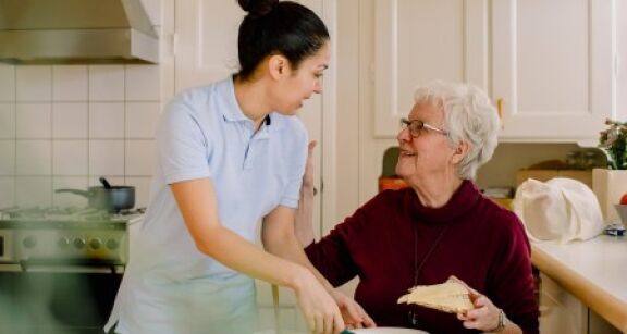 Maintien à domicile : Monoprix s’associe à Nos Aimés