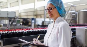 Hausse de l’inflation et chute de l’activité : des prévisions revues à la baisse