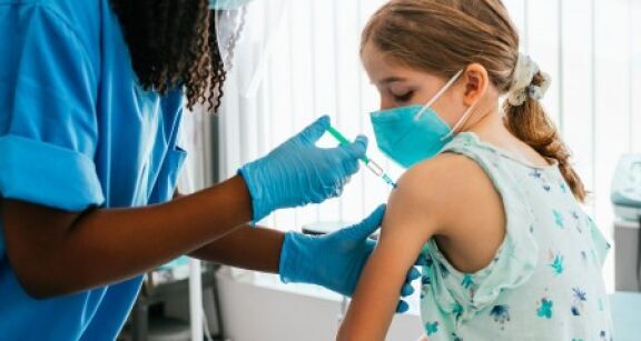 Professionnels de santé : vers une extension des compétences vaccinales pour les enfants