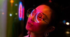 Commerçants : éteignez vos enseignes lumineuses la nuit et fermez vos portes !