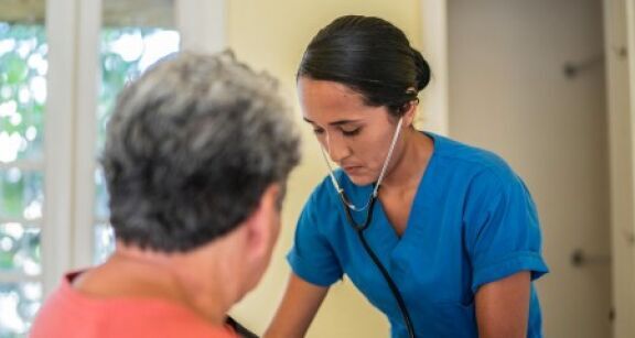 Infirmiers libéraux : une enquête relève des « problématiques multiples » avec la HAD