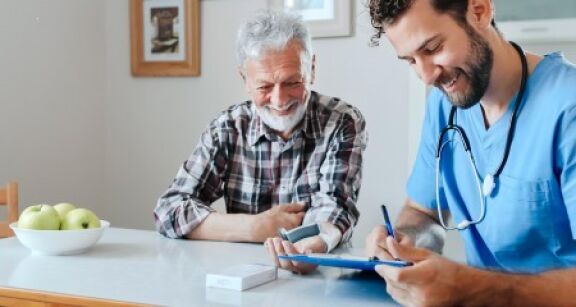 Infirmiers : une nouvelle tarification pour les services de soins à domicile