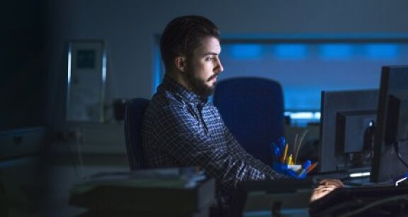 Le salarié qui dépasse la durée de travail autorisée doit être indemnisé