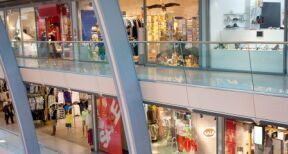 Léger rebond d’activité pour les enseignes du commerce spécialisé