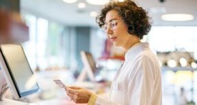 AXA entre au capital de Médiprix