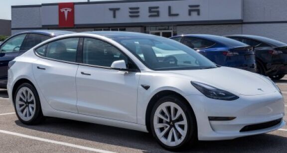 Tesla : la Model 3 fait peau neuve