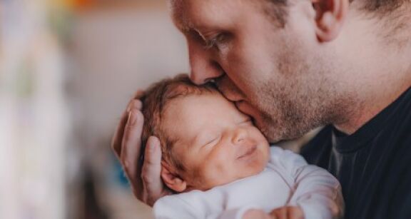 Licenciement et paternité : attention à la rédaction de la lettre de licenciement !