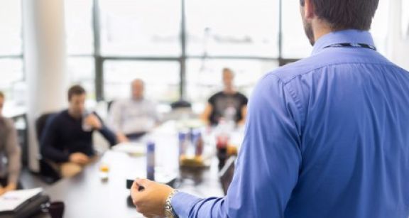 L’usufruitier de parts sociales a-t-il le droit de participer aux assemblées générales ?