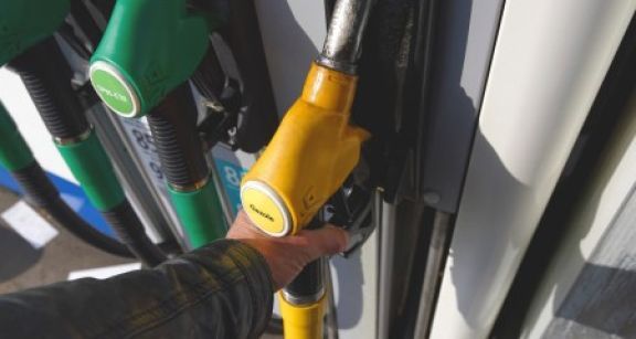 Véhicules d’entreprise : la TVA sur l’essence bientôt déductible ?