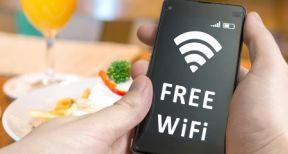 Wi-Fi dans un magasin : le commerçant est-il responsable en cas d’usage illicite par un client ?