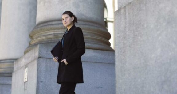 Greffiers de tribunal de commerce : du nouveau pour l’exercice en société