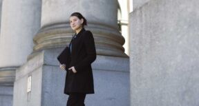 Greffiers de tribunal de commerce : du nouveau pour l’exercice en société