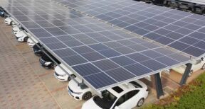 Ombrières solaires : un décret reporte l’échéance pour les grands parkings