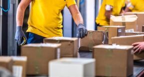 Malgré le pic de Noël, La Poste augmente encore la part décarbonée de ses livraisons