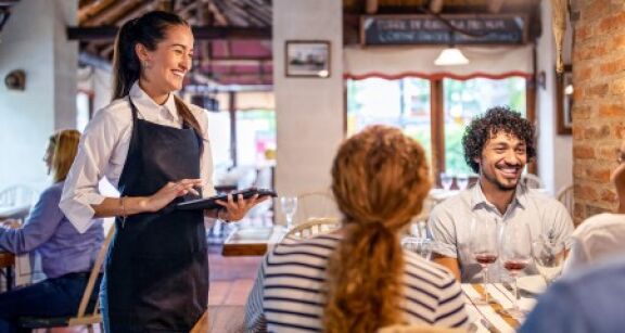 Malgr&#x00e9; les sacrifices des Fran&#x00e7;ais et les incertitudes, la restauration termine l&#x2019;ann&#x00e9;e dans le vert