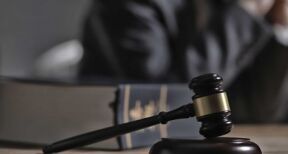 Entreprise en redressement judiciaire : les poursuites individuelles s’arrêtent